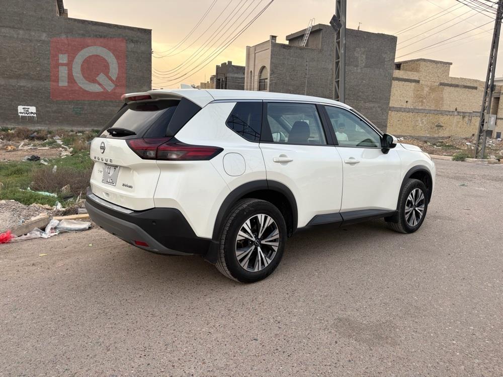 نيسان روج